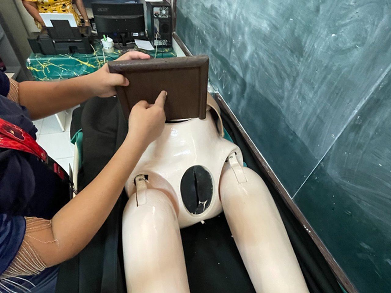 Set de simulation de dilatation cervicale utilisé aujourd'hui par la filière sage-femme du Salay Community College